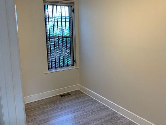 4th image of 2042 N Darien St