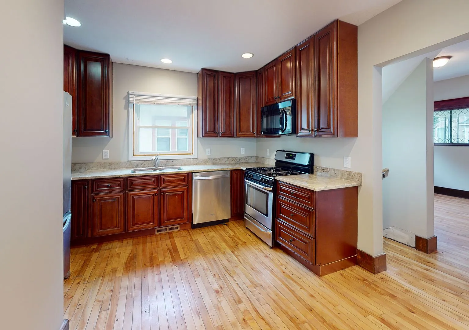 4-Bedroom House Close to U of M Campus — Photo 3