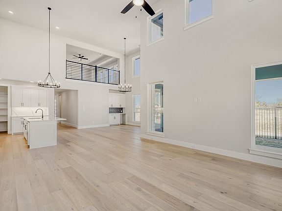 4th image of 2100 Marion Ct