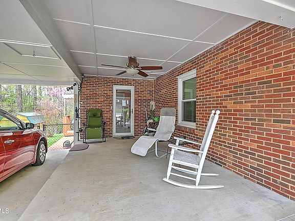 4th image of 111 Horseshoe Dr
