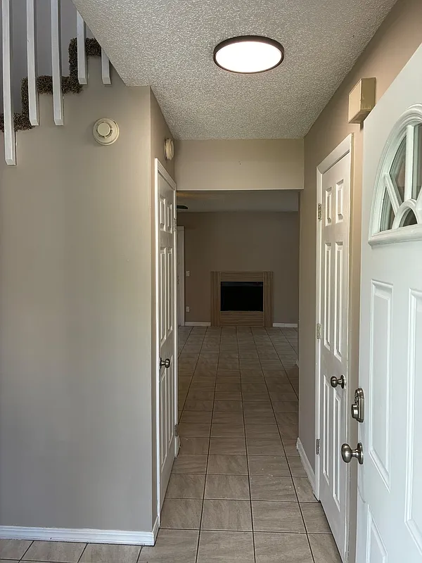 3 bed, 2.5 bath, 1404 sqft, $1,900 — Photo 3