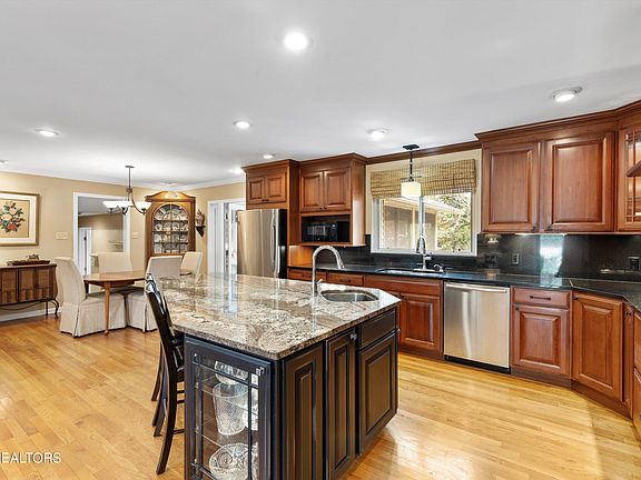 5th image of 3629 Taliluna Ave
