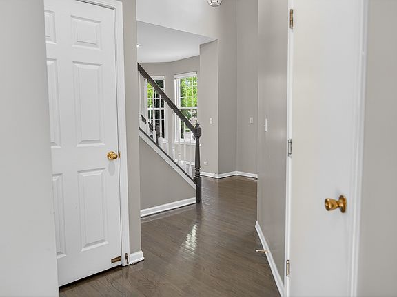 3rd image of 731 Sapphire Dr