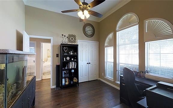 5th image of 4204 Juniper Ln