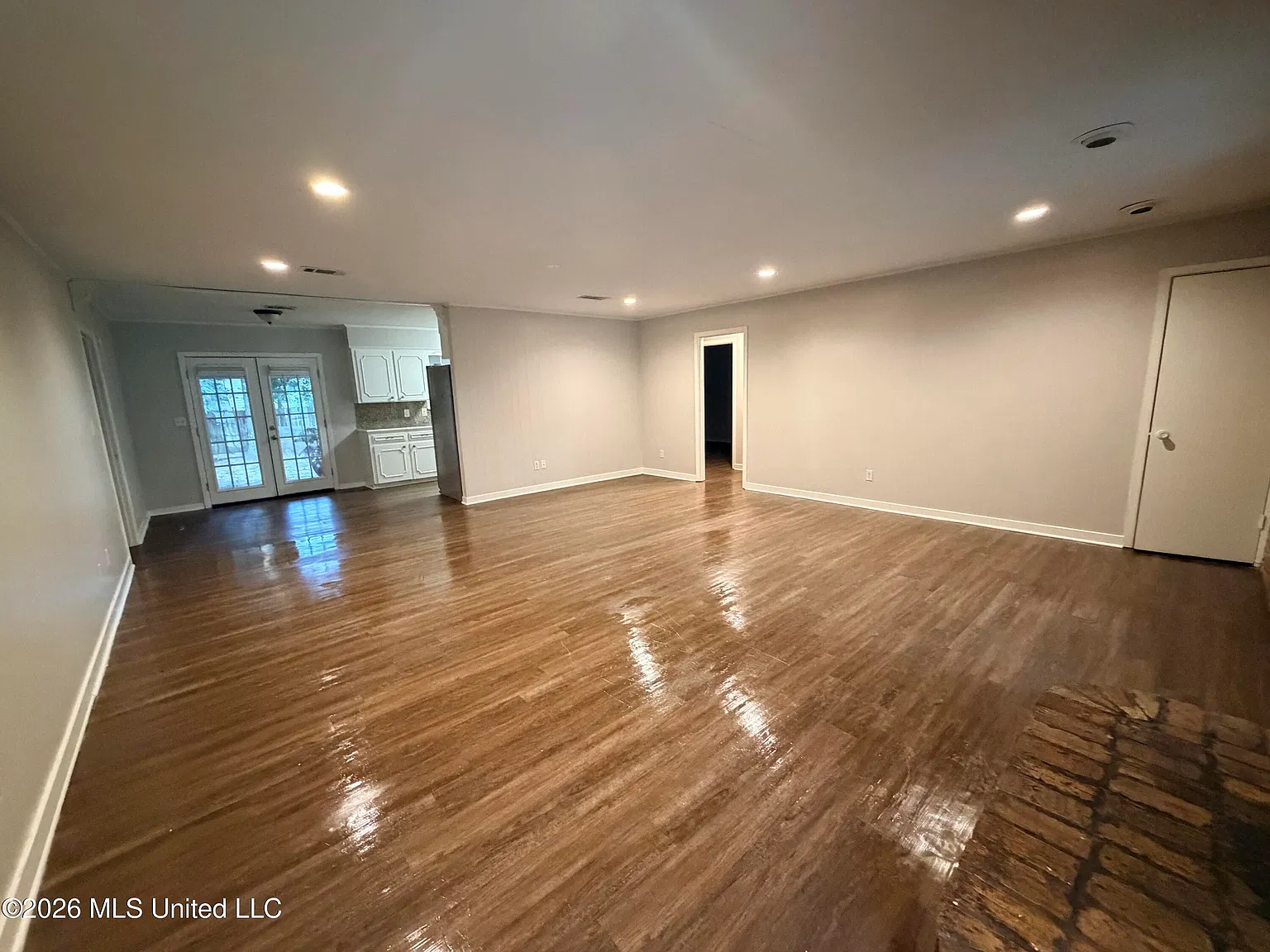 3 bed, 2.0 bath, 1579 sqft, $2,500 — Photo 2