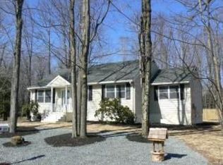 11 Hemlock Ln, Lake Ariel, PA 18436