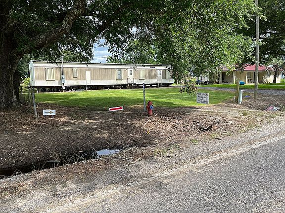 3rd image of 3688 Catahoula Hwy