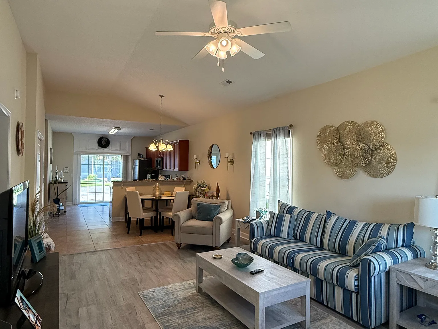 3 bed, 1266 sqft, $1,900 — Photo 4