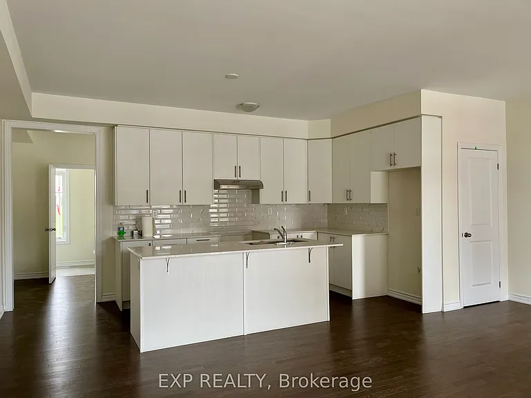 116 Blick Cres — Photo 4