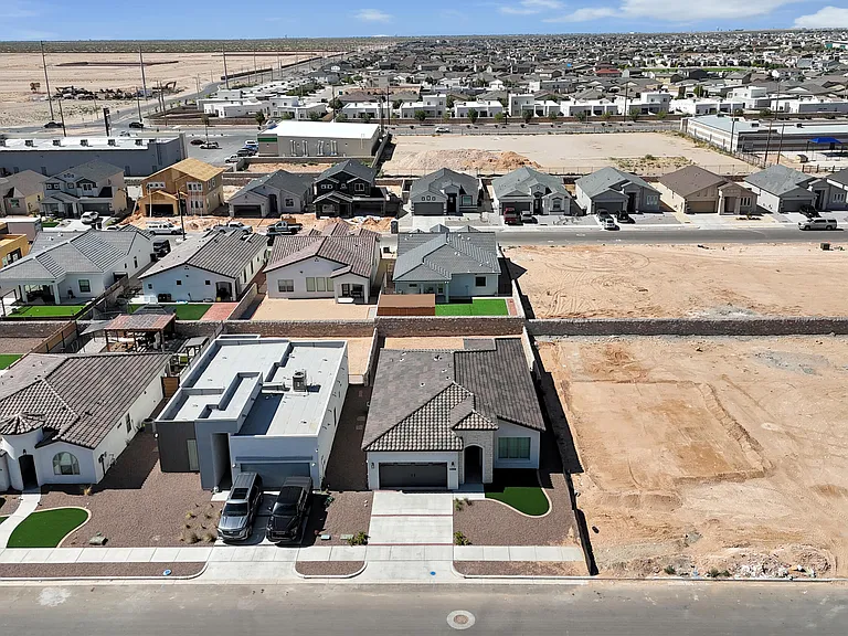 14936 Hill Ridge Ct — Photo 38