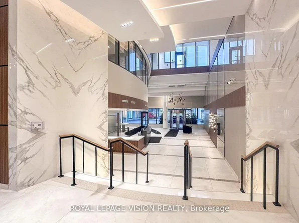 5105 Hurontario St, Mississauga, ON