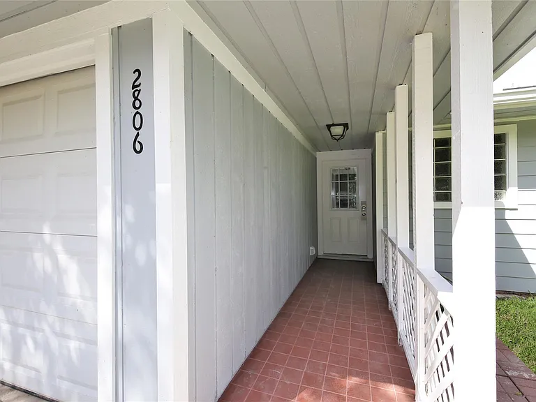 2806 Bluebonnet St — Photo 2