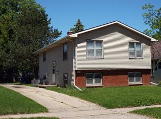 1050 Van Buren Ave, Oshkosh, WI 54902