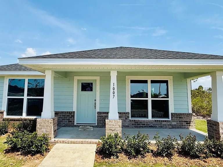 1007 Bayside St — Photo 1