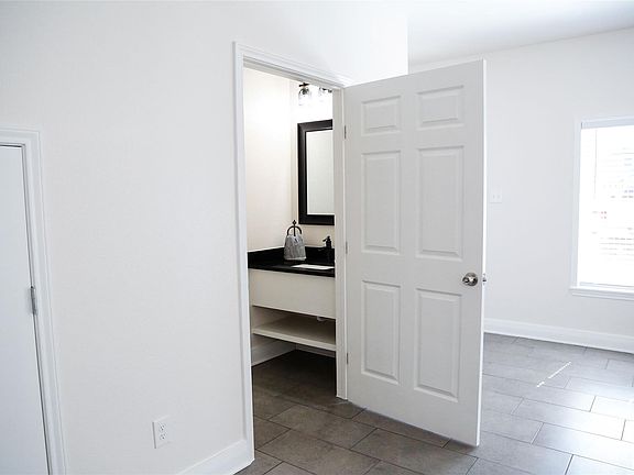 5th image of 8309 John St