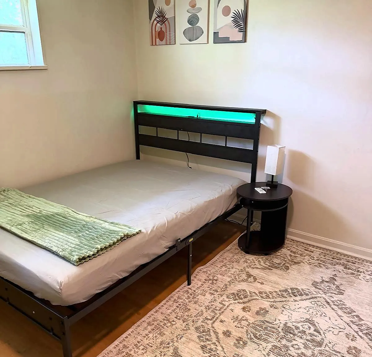 3 bed, 1.0 bath, 1250 sqft, $776 — Photo 1