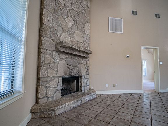 5th image of 5470 Fallen Oak Dr