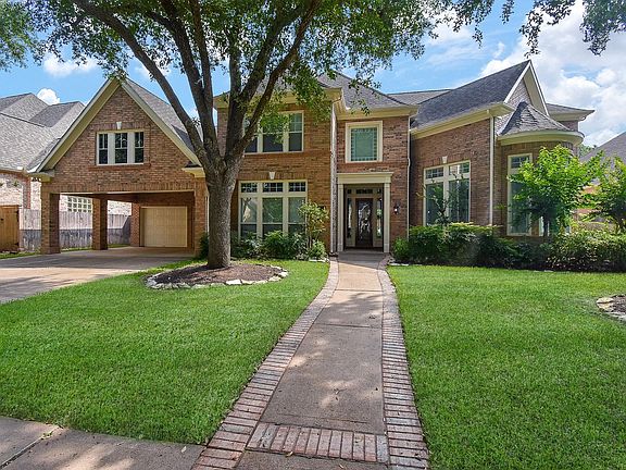 2nd image of 3211 Riviera Dr