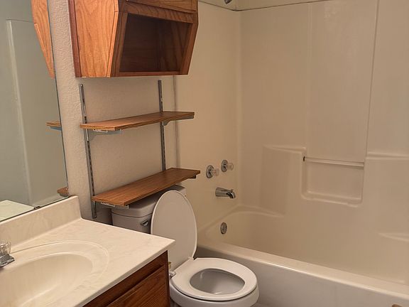 5th image of 405-411 W Avenue D