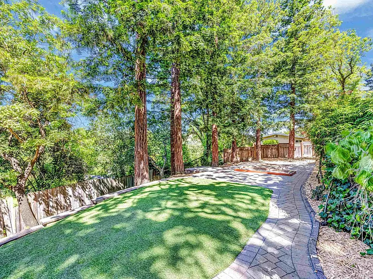 3322 Woodview Ct — Photo 8