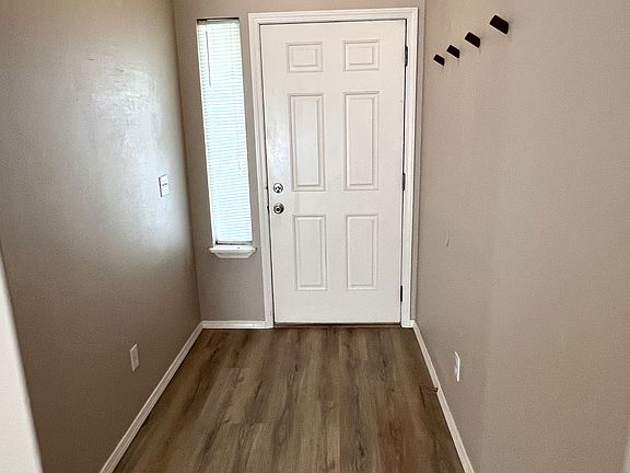 FRONT ENTRY
NEW LUXERY VINYL FLOORING IN EVERY ROOM