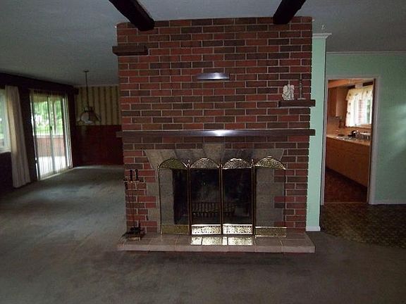 2nd image of 431 Karenlaw Ln