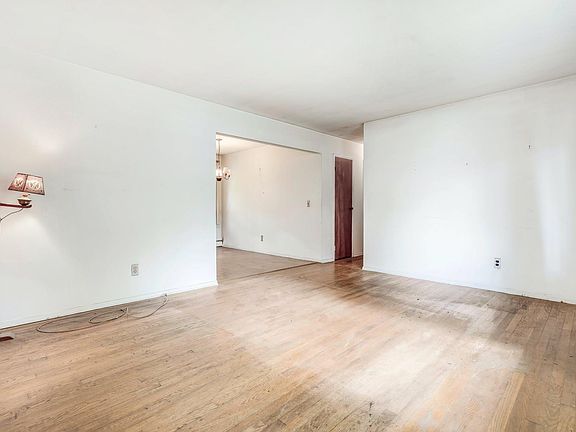 3rd image of 31 Pearl Ct