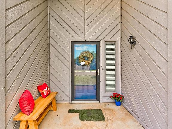 4th image of 1104 Countrywood Ln
