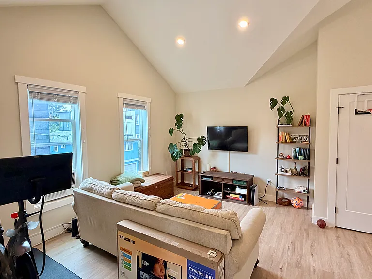 1609 E Columbia St #4 — Photo 4
