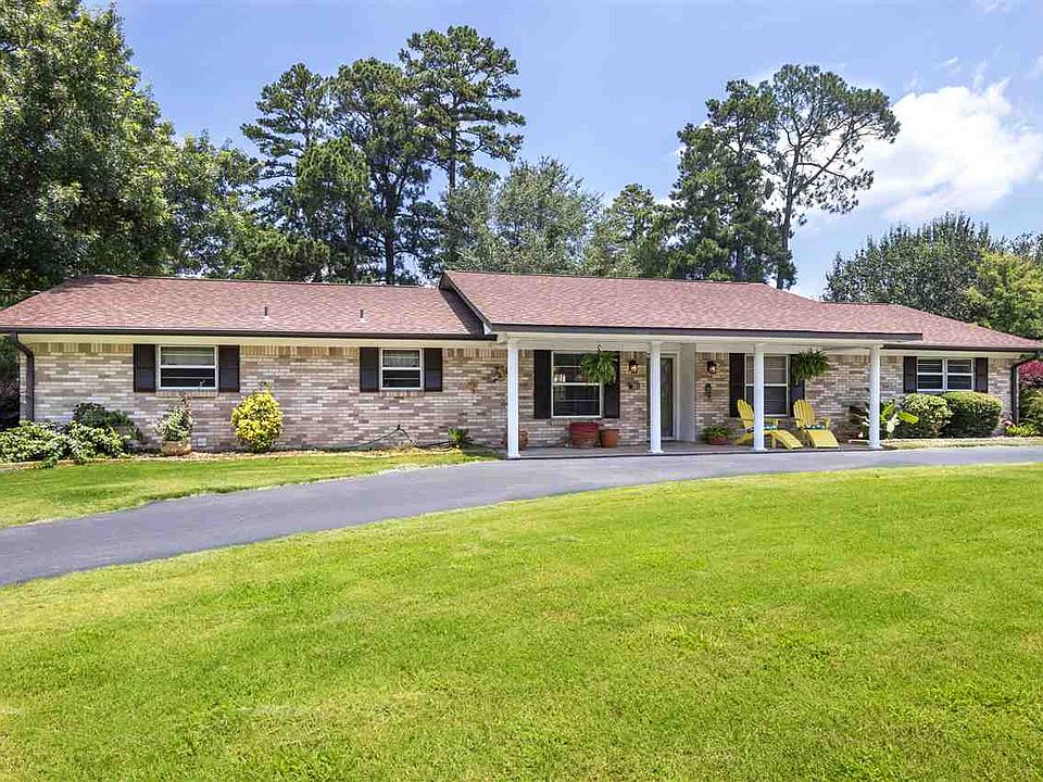 1st image of 301 Saint Clair Dr