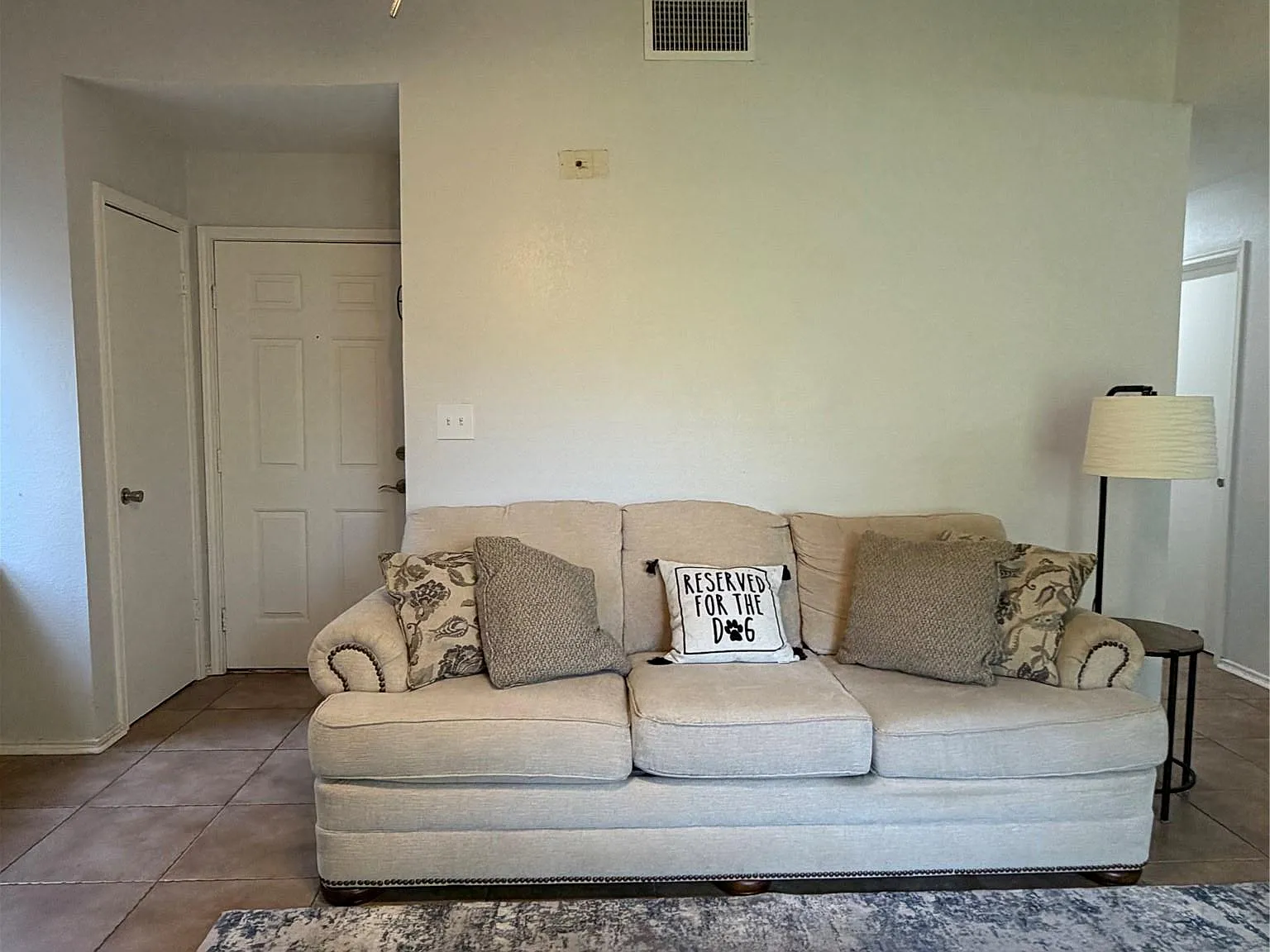 2 bed, 1.0 bath, 935 sqft, $1,600 — Photo 2