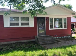 303 7th St W, Andalusia, IL 61232