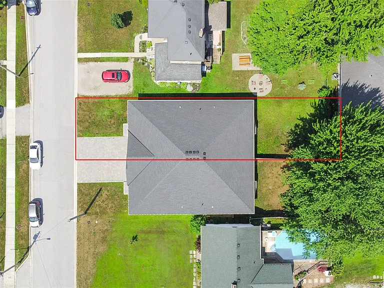 397 Victoria St — Photo 45