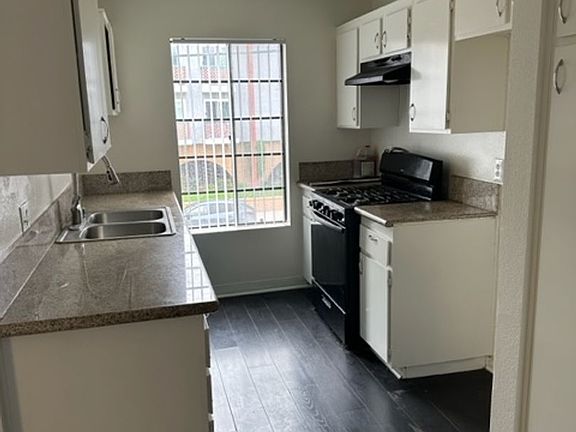 4th image of 13602 Cordary Ave #5