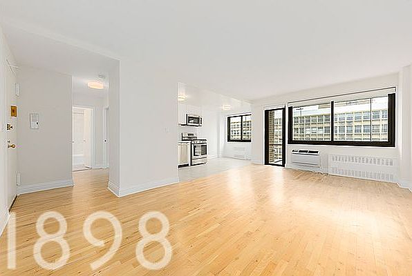 1st image of 135 W 96th St APT 13C
