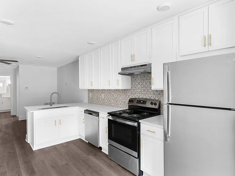 Clairview Apartments — Photo 15