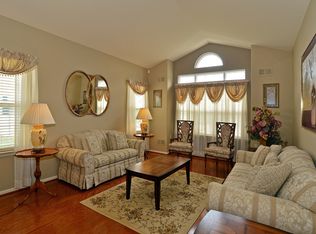 24 Gainsborough Ct, Manalapan, NJ 07726