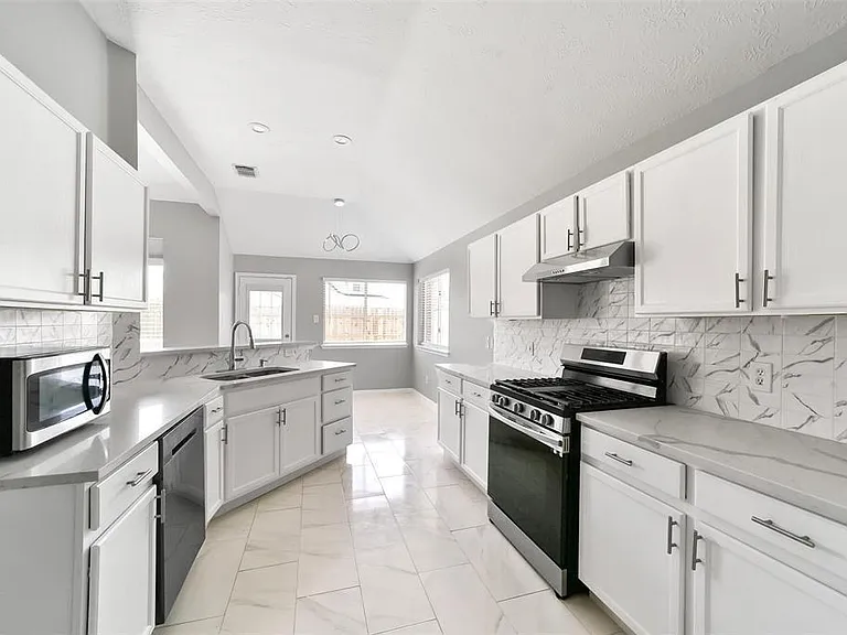1211 Peacham Ct — Photo 2