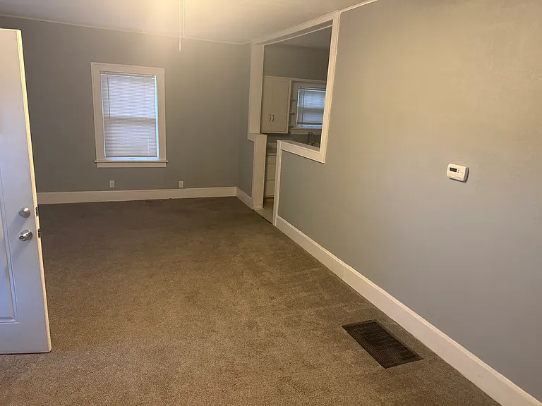 517 E Quincy St — Photo 4
