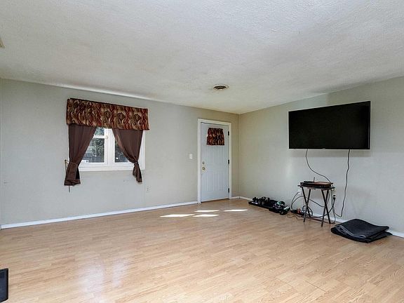 4th image of 3811 10th Avenue Pl