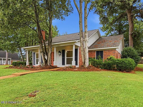 2nd image of 110 Honeysuckle Ln