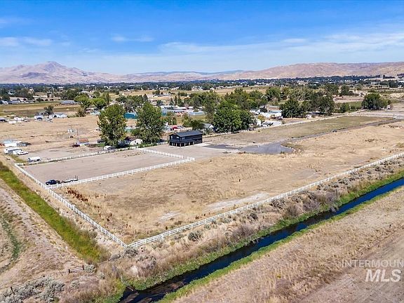 4th image of 405 Saddle Ln