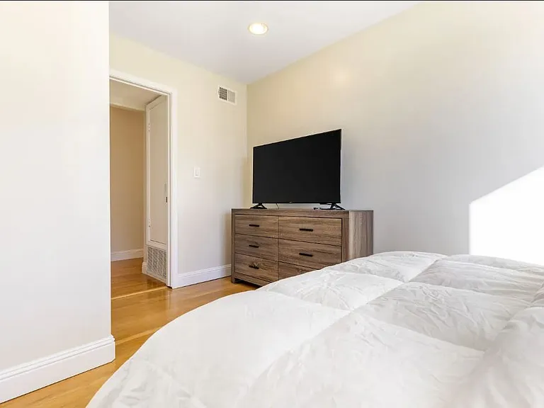 2690 Great Hwy #206 — Photo 14