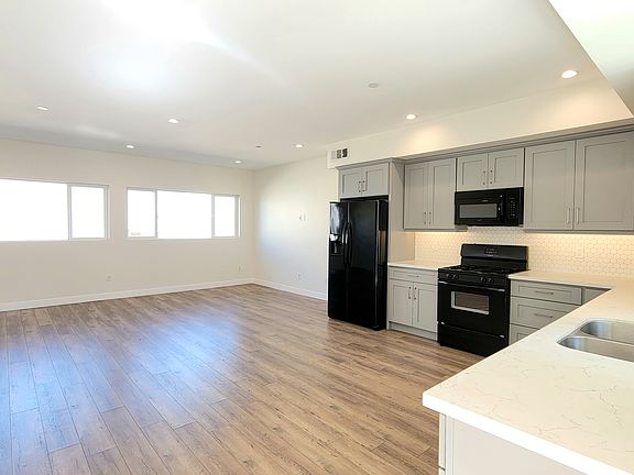 3rd image of 4960 Sepulveda Blvd APT 302