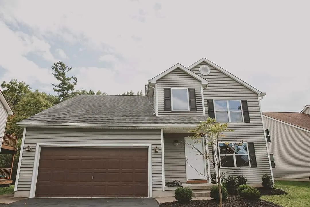 3 bed, 1150 sqft, $2,100 — Photo 3