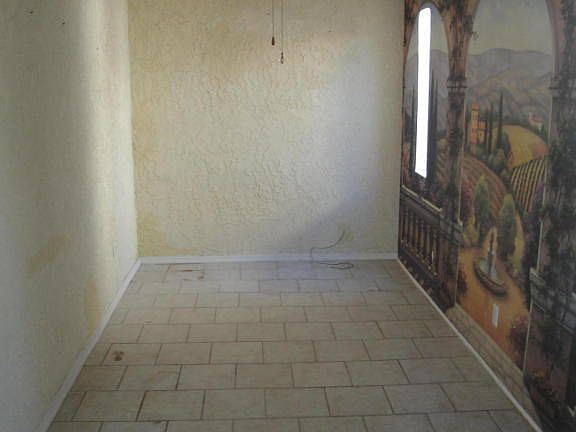 3rd image of 141 Acoma Blvd
