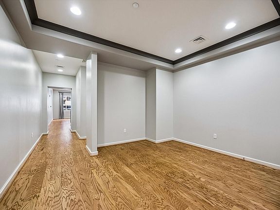 3rd image of 914 Main St Unit 910