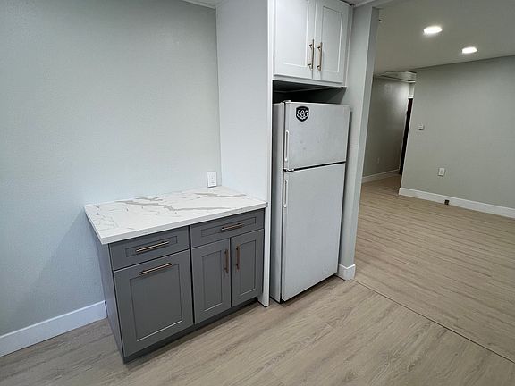 4th image of 4250 1st St APT A