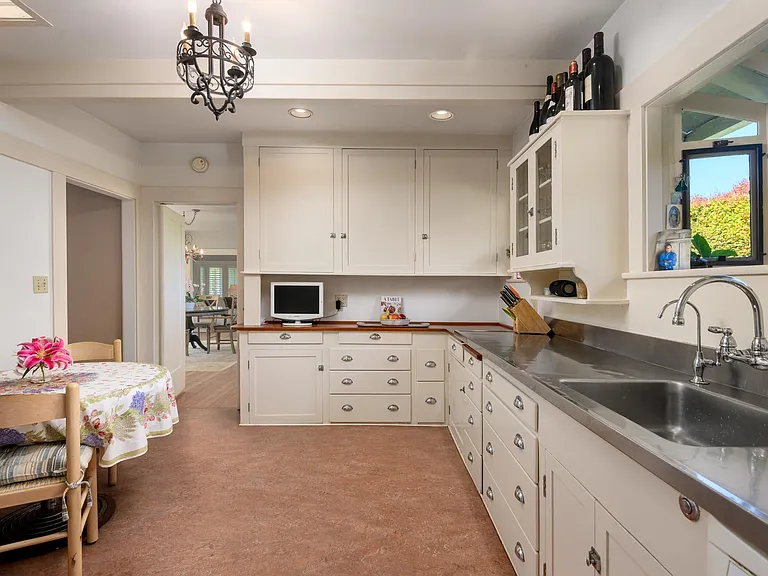 110 San Ysidro Rd — Photo 8