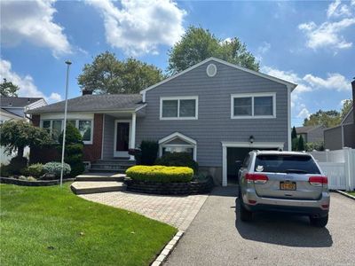 2670 Grayson Dr, East Meadow, NY, 11554